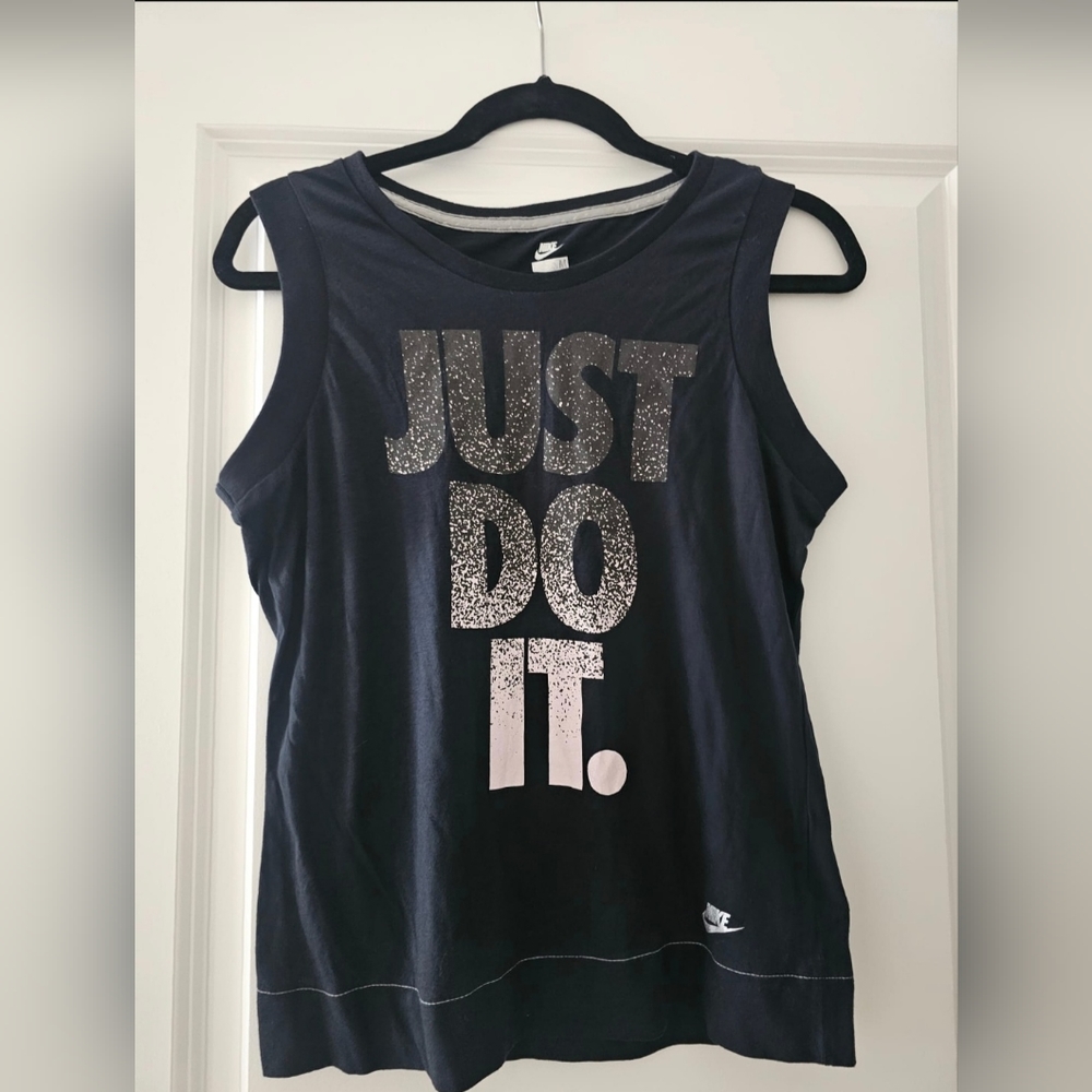 Nike "Just do it" sleeveless t-shirt (NWT) - size medium